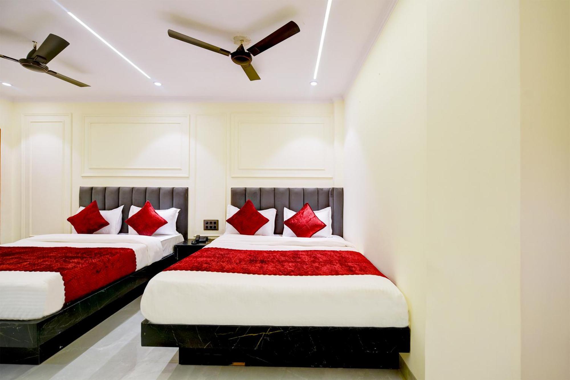 Hotel Surya Plaza New Delhi Exterior photo