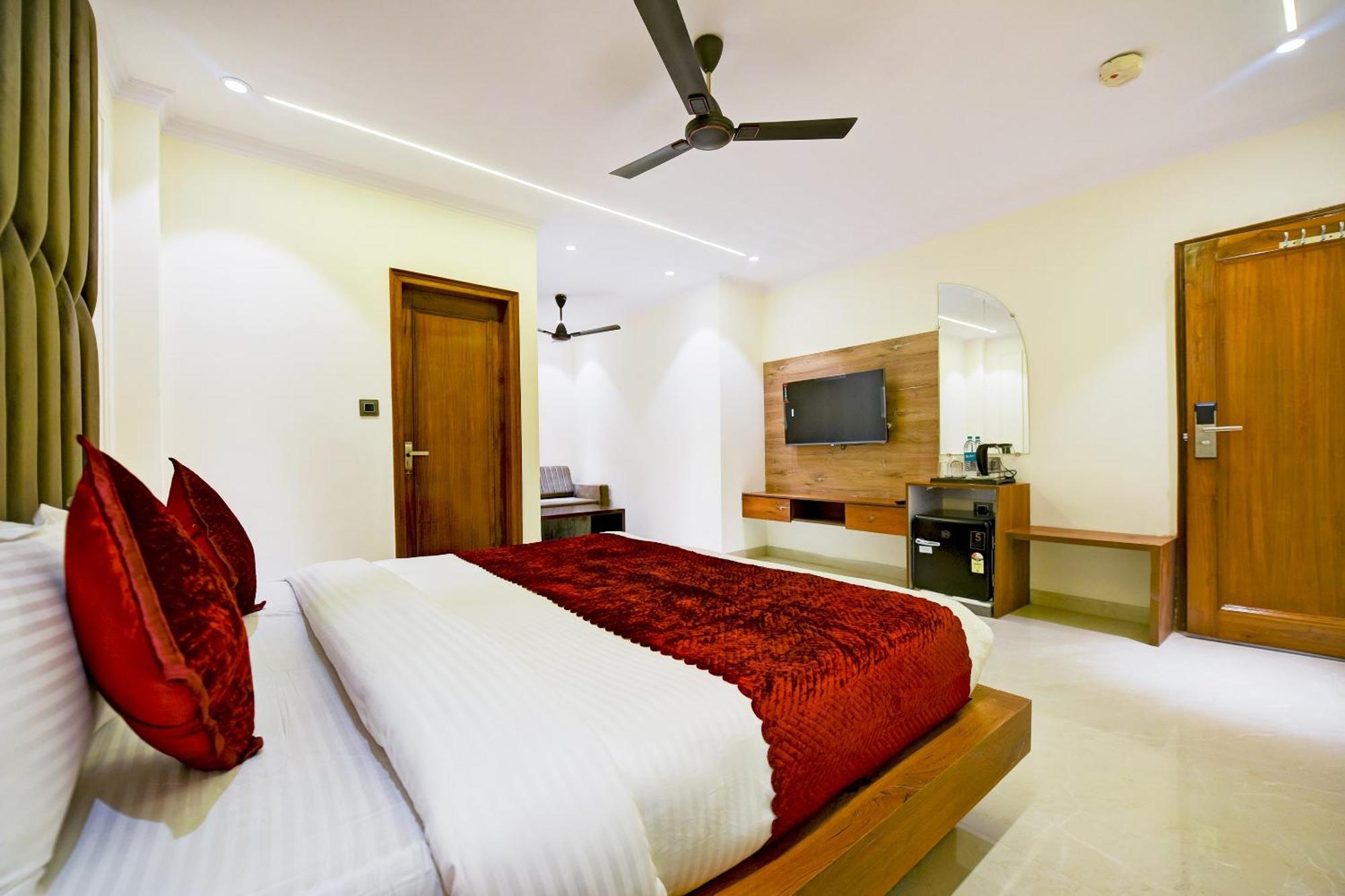 Hotel Surya Plaza New Delhi Exterior photo