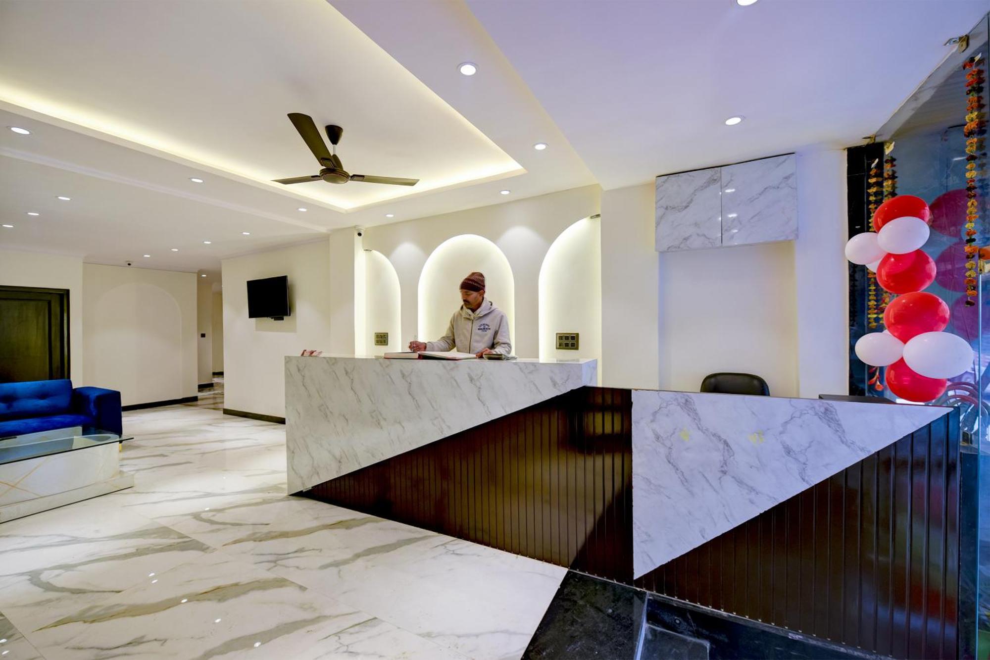 Hotel Surya Plaza New Delhi Exterior photo
