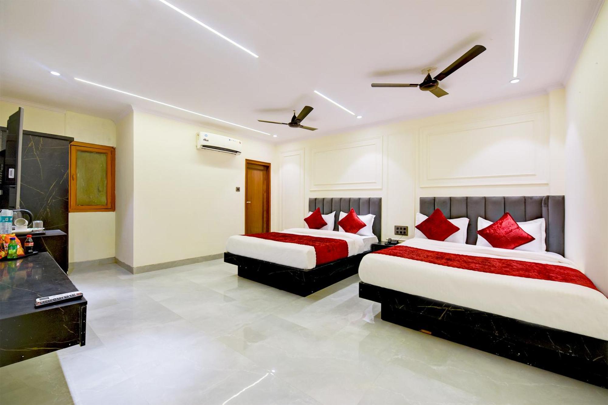 Hotel Surya Plaza New Delhi Exterior photo