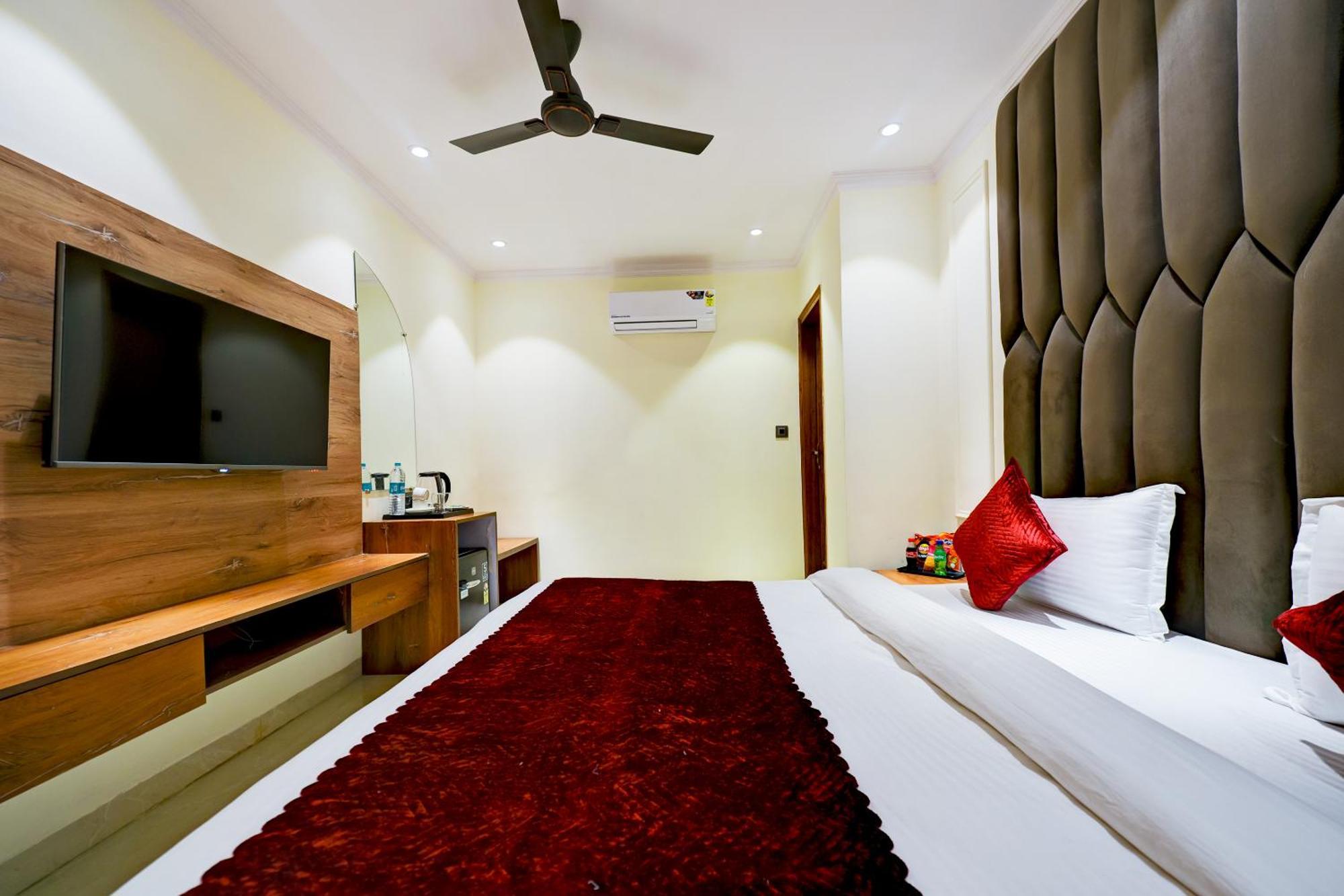 Hotel Surya Plaza New Delhi Exterior photo