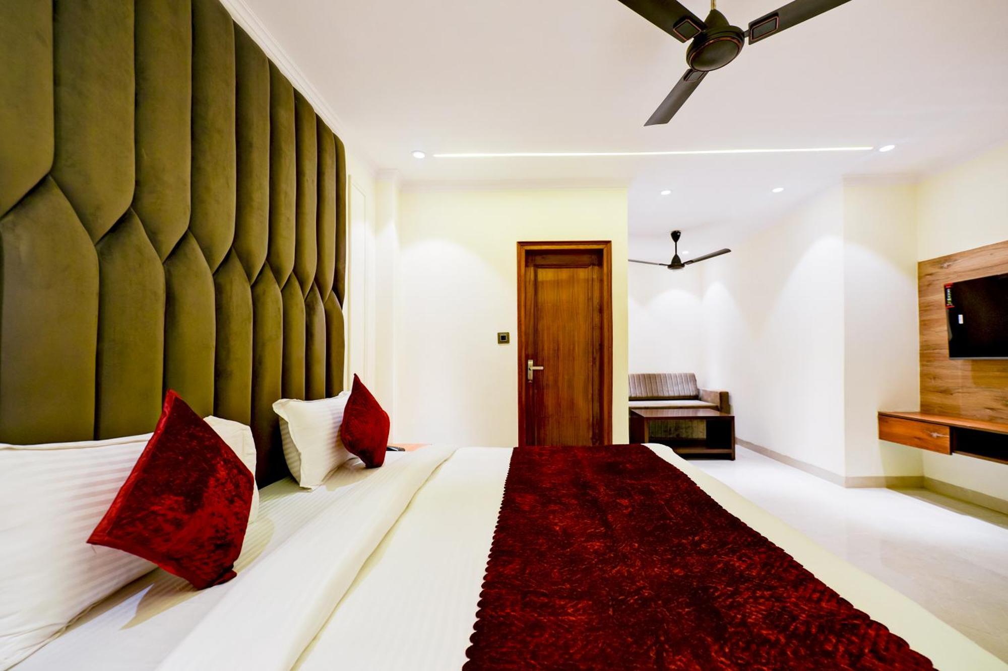 Hotel Surya Plaza New Delhi Exterior photo