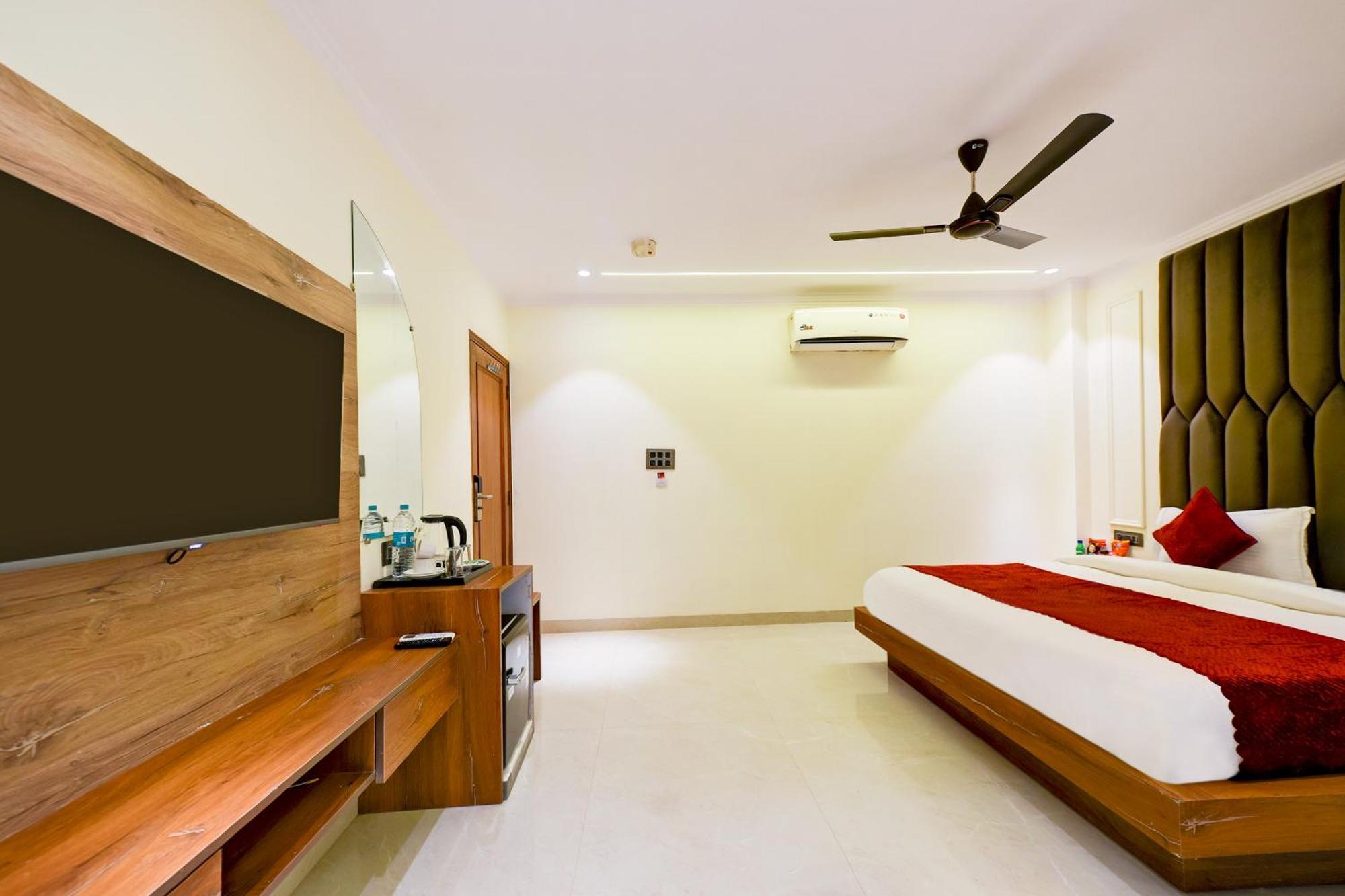 Hotel Surya Plaza New Delhi Exterior photo