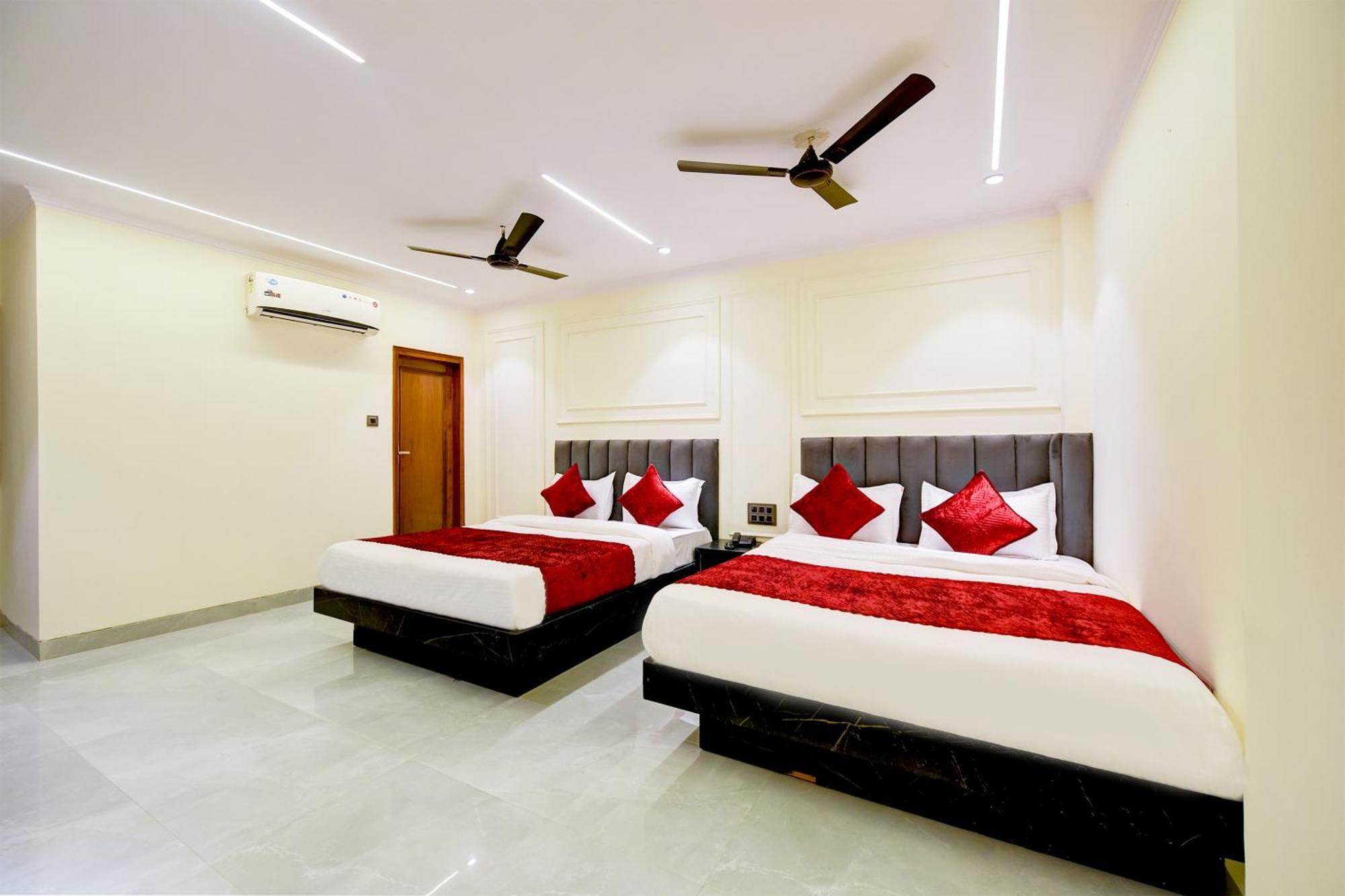 Hotel Surya Plaza New Delhi Exterior photo