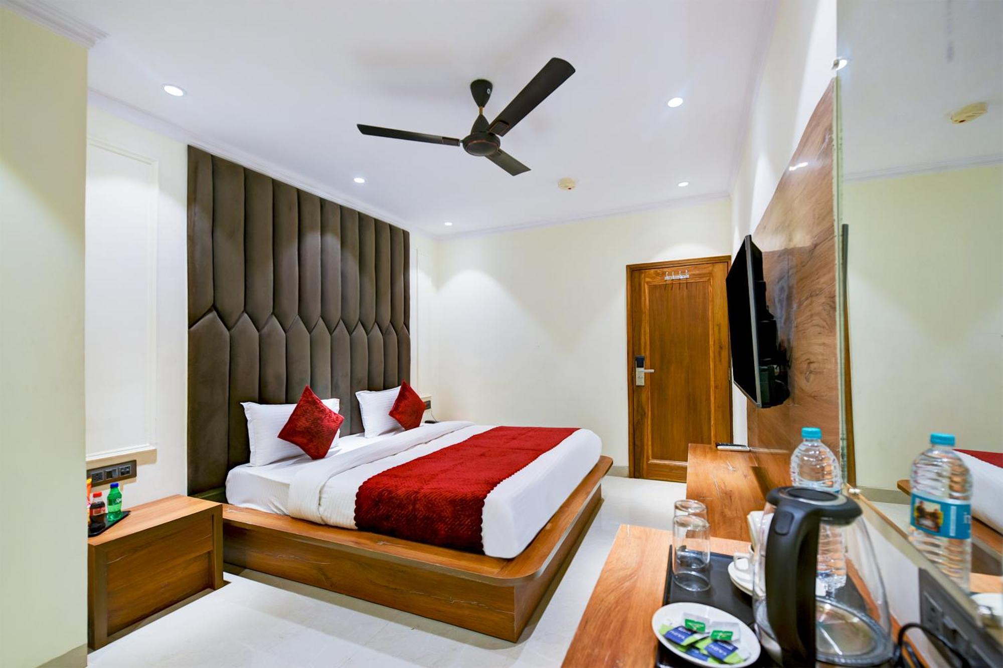 Hotel Surya Plaza New Delhi Exterior photo