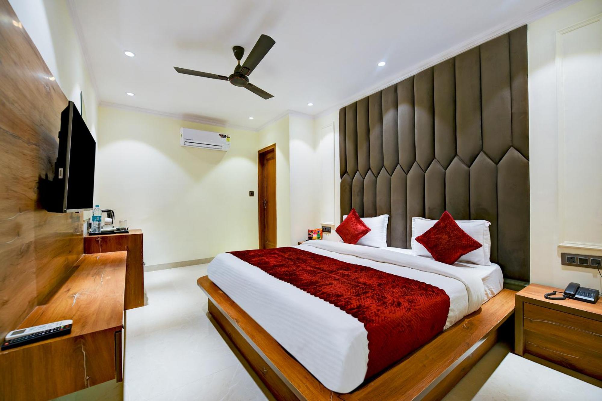 Hotel Surya Plaza New Delhi Exterior photo