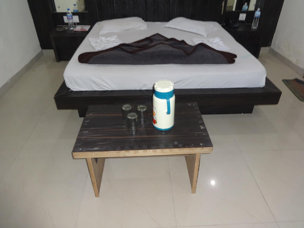 Hotel Surya Plaza New Delhi Room photo