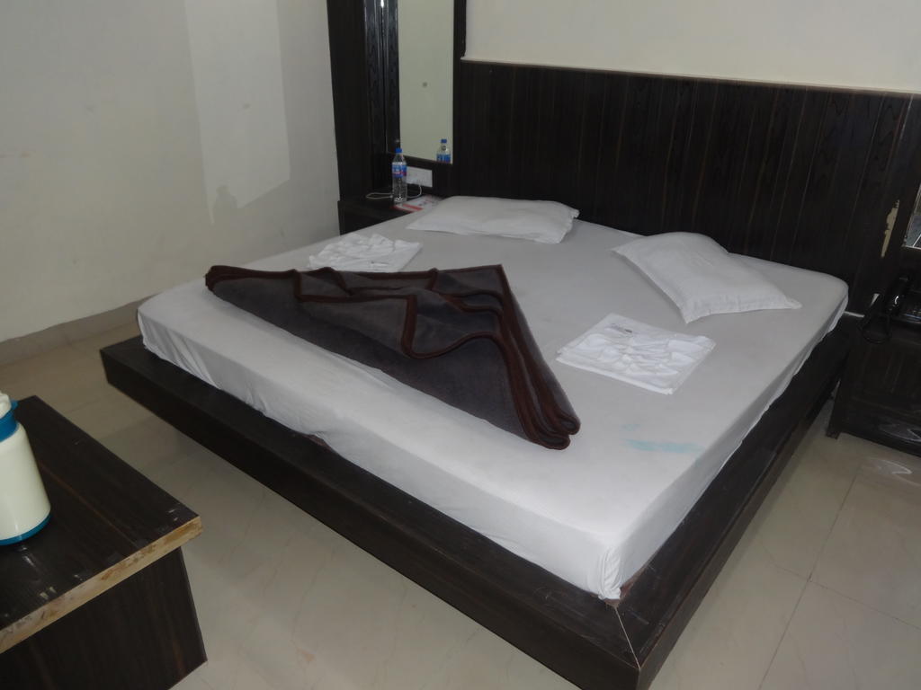 Hotel Surya Plaza New Delhi Room photo